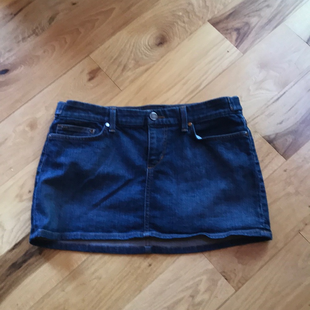 Joe’s denim mini skirt 🌺